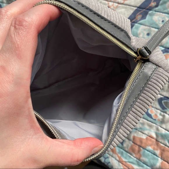 Gray makeup bag - Picture 5 of 6